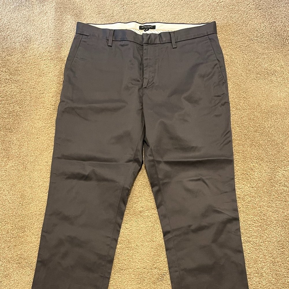Banana Republic Men's Aiden Chino